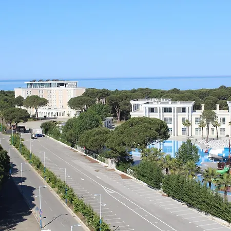 Savana Modern By The Sea Голем